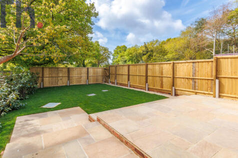 Lawned &amp; Enclosed Rear Garden