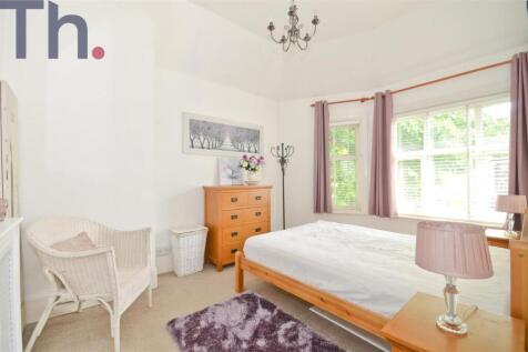 Bedroom 1.JPG