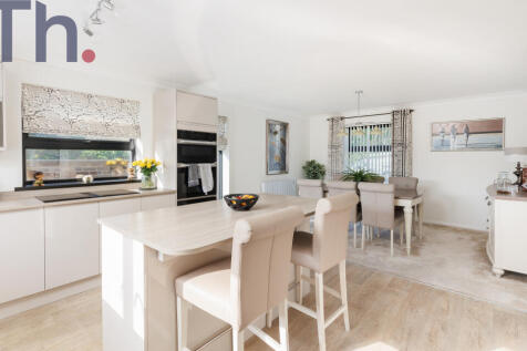 Breakfast &amp; Dining Areas