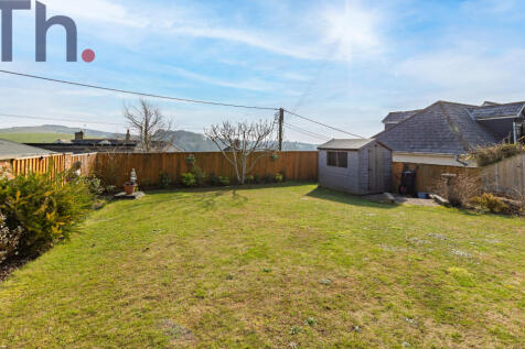 Lawned Rear Garden