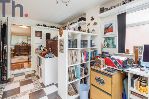 Sitting Room/Bedroom 3