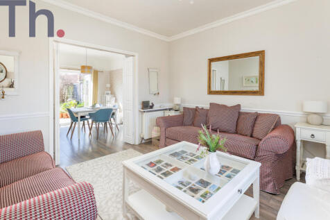 Lounge &amp; Dining Room