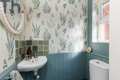 Downstairs Cloakroom WC