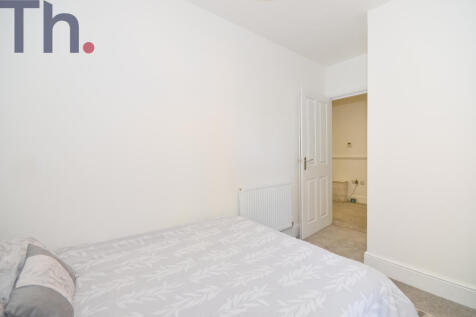 Bedroom 1 (2).JPG
