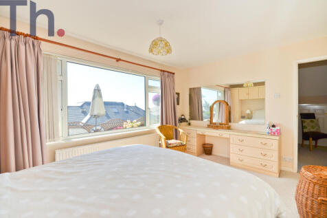 Bedroom 1.JPG