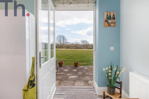 Access to Patio &amp; Communal Garden