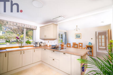 Kitchen &amp; Dining Area