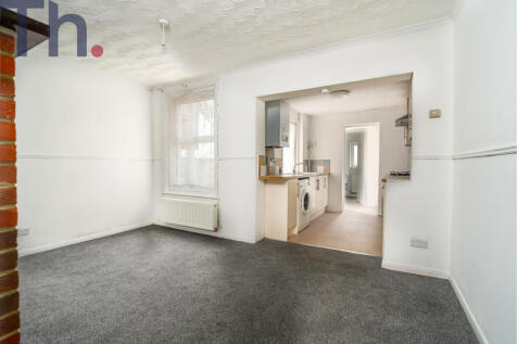 Dining Room &amp; Kitchen