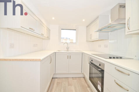 Kitchen (2).JPG