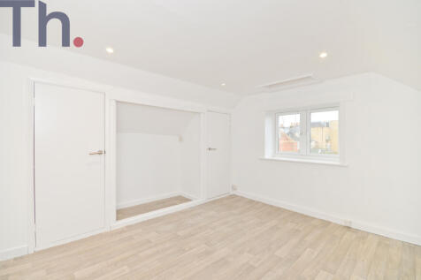 Bedroom 2 (2).JPG