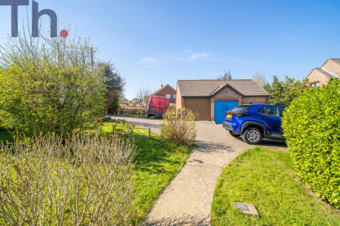Front Garden &amp; Garage/Parking