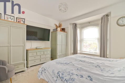 Bedroom 1.JPG