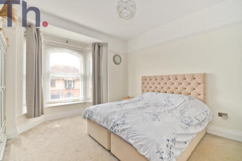 Bedroom 1 (2).JPG