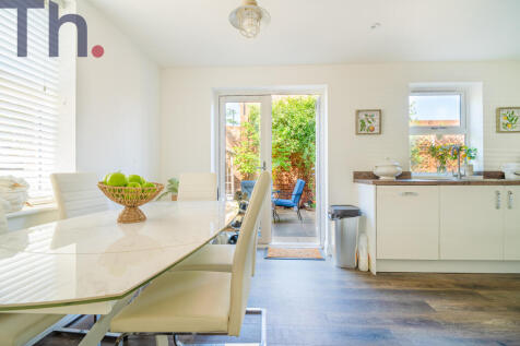 Kitchen/Dining Area