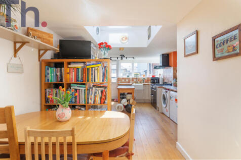 Kitchen/Dining Area