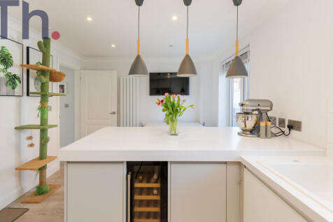Kitchen &amp; Breakfast Area