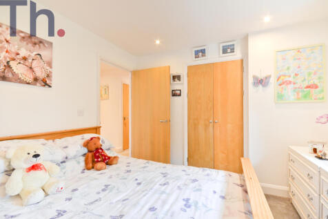 Bedroom 1 (2).JPG