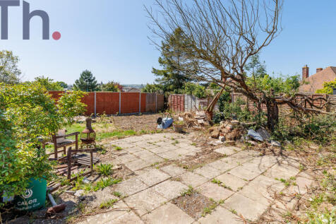 Patio &amp; Garden Area