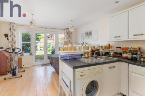 Kitchen &amp; Lounge