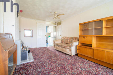 Lounge &amp; Kitchen
