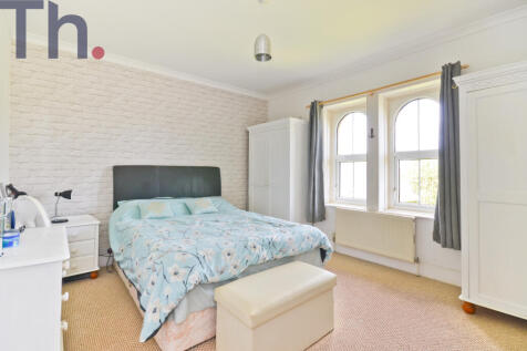 Bedroom 1.JPG