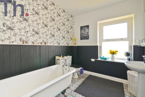 Family Bathroom.JPG