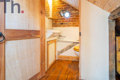 Loft Room En-suite WC