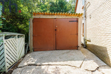 Detached Garage
