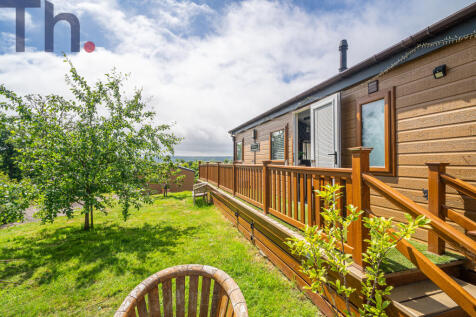 Decked Area &amp; surrounding communal gardens
