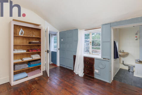 Bedroom &amp; Bathroom