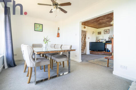 Dining Room &amp; Lounge