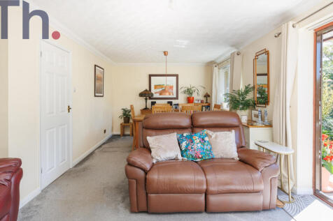 Lounge &amp; Dining Area