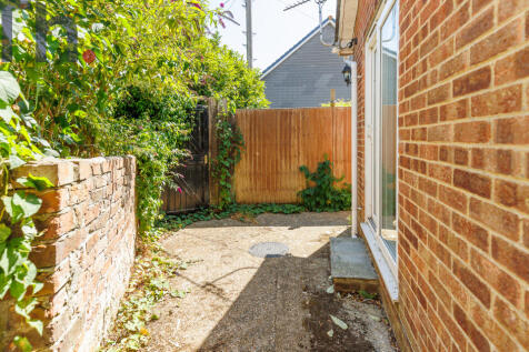 Rear Courtyard Garden