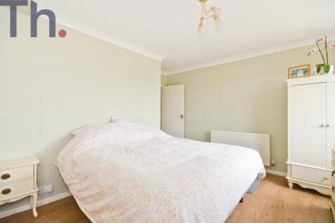 Bedroom 1 (2).JPG