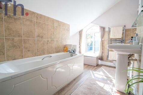 En-Suite Bathroom