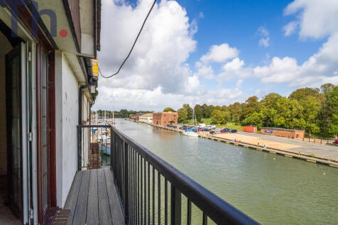 Balcony with River &amp; Riverside Views