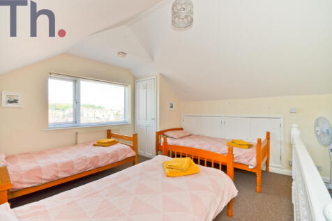 Loft Room - Bedroom (2).JPG