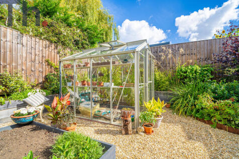 Robinson&#39;s Regent Green House