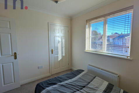 Bedroom pic 2