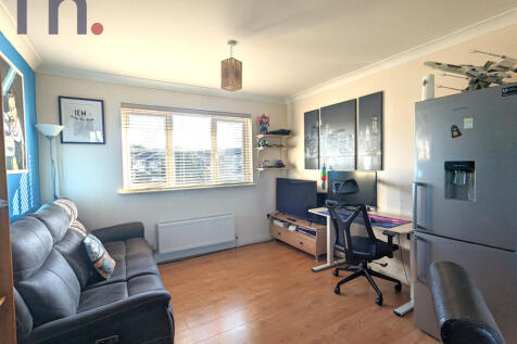 Living room pic 1