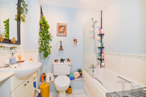 Bathroom.JPG