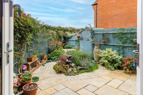 Pretty Landscaped Garden