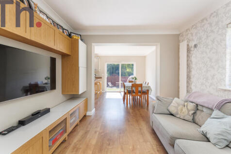 Snug &amp; Dining Area