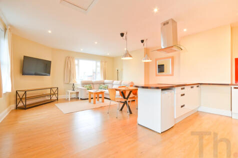 Kitchen lounge diner.JPG