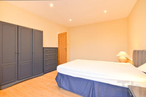Bed 1 (2).JPG