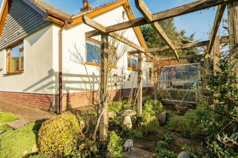 Side Garden (2)