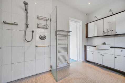 Bedroom 1 Ensuite