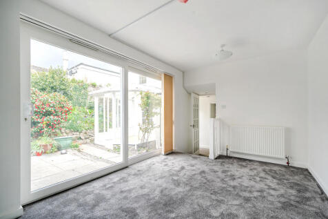 Family Room/Bedro...