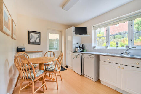 Kitchen/Breakfast...