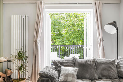 Living Room (2)